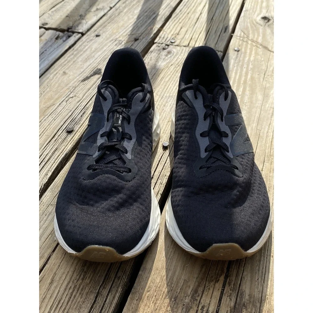 New Balance Arishi Fresh Foam Men's 9.5 Women's 11 Black Gray Sneakers Shoes